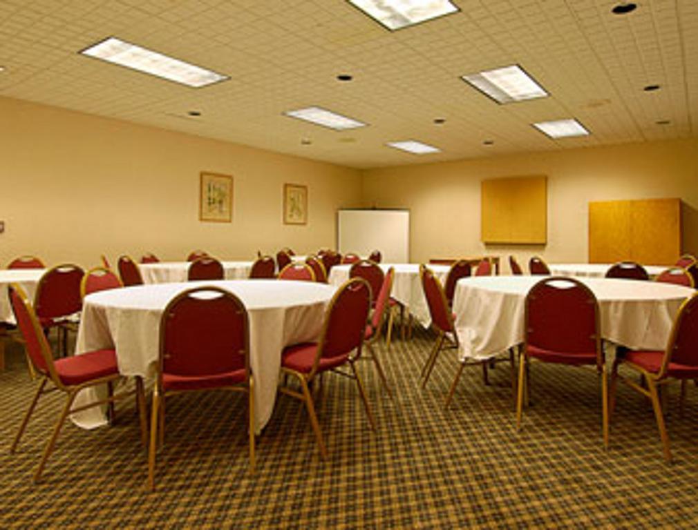 Ramada By Wyndham Cortland Hotel & Conference Center Facilities photo